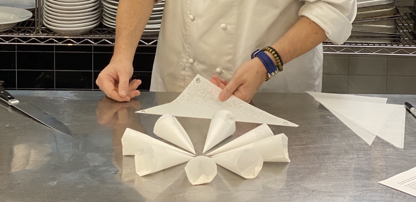 How do i make 2025 a parchment paper icing bag